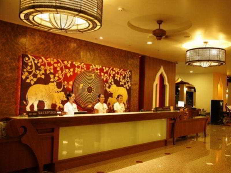 Aiyara Palace Pattaya Εξωτερικό φωτογραφία The lobby of the Royal Thai Hotel