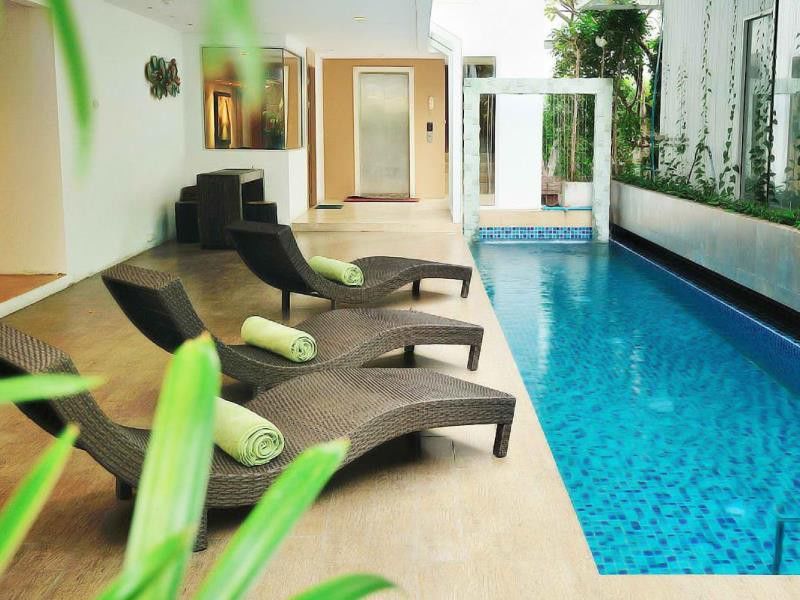 Aiyara Palace Pattaya Εξωτερικό φωτογραφία The swimming pool at the hotel