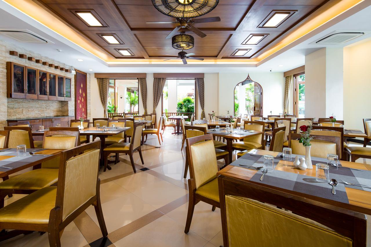 Aiyara Palace Pattaya Εξωτερικό φωτογραφία The restaurant at the hotel
