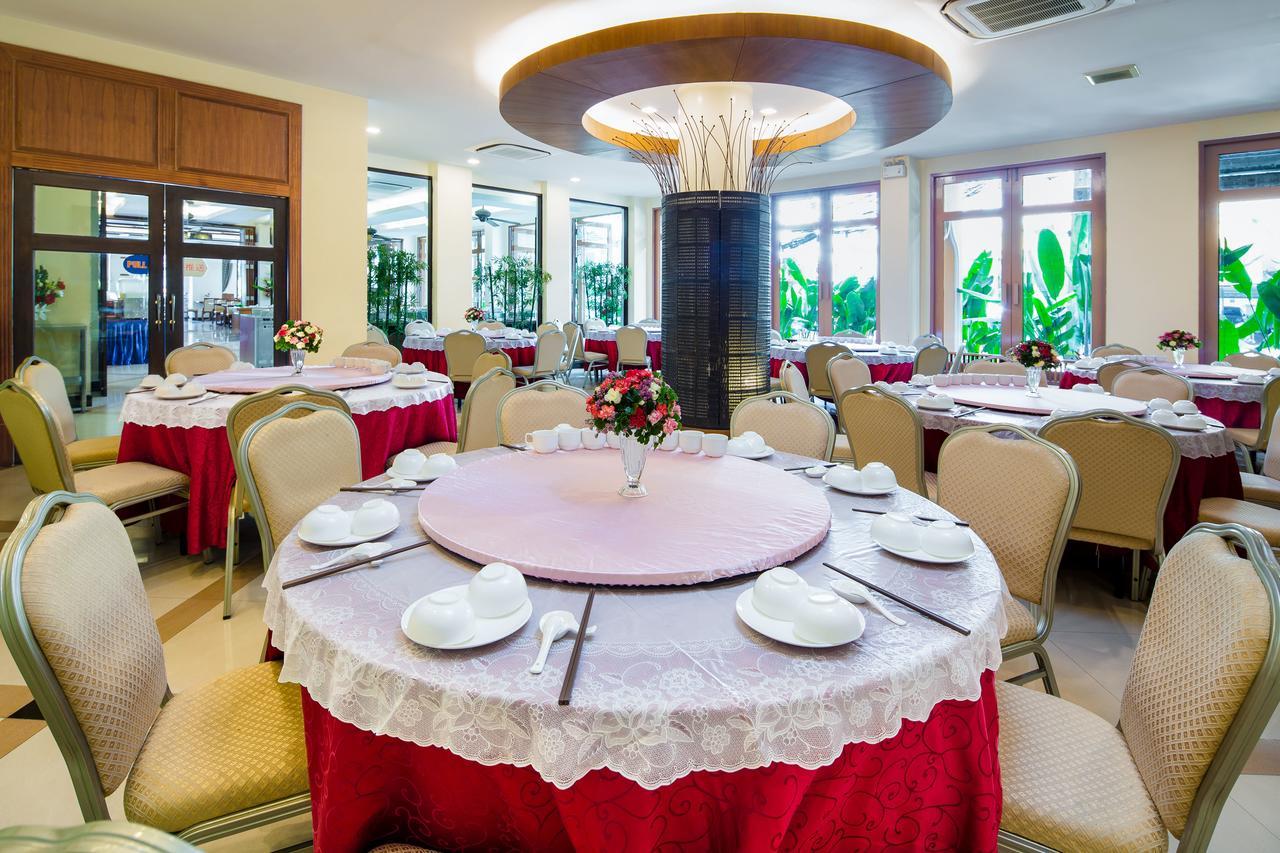 Aiyara Palace Pattaya Εξωτερικό φωτογραφία A restaurant in Vietnam