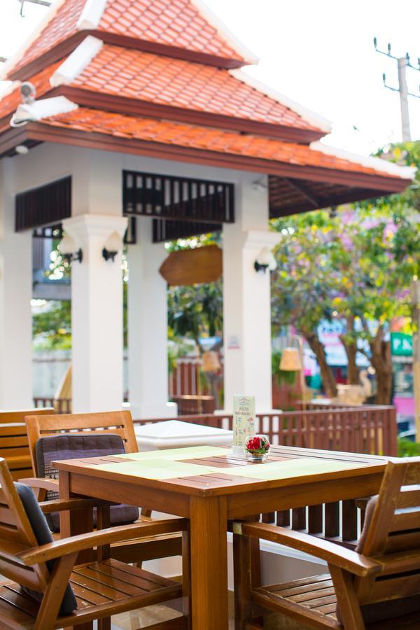Aiyara Palace Pattaya Εξωτερικό φωτογραφία The restaurant at the hotel