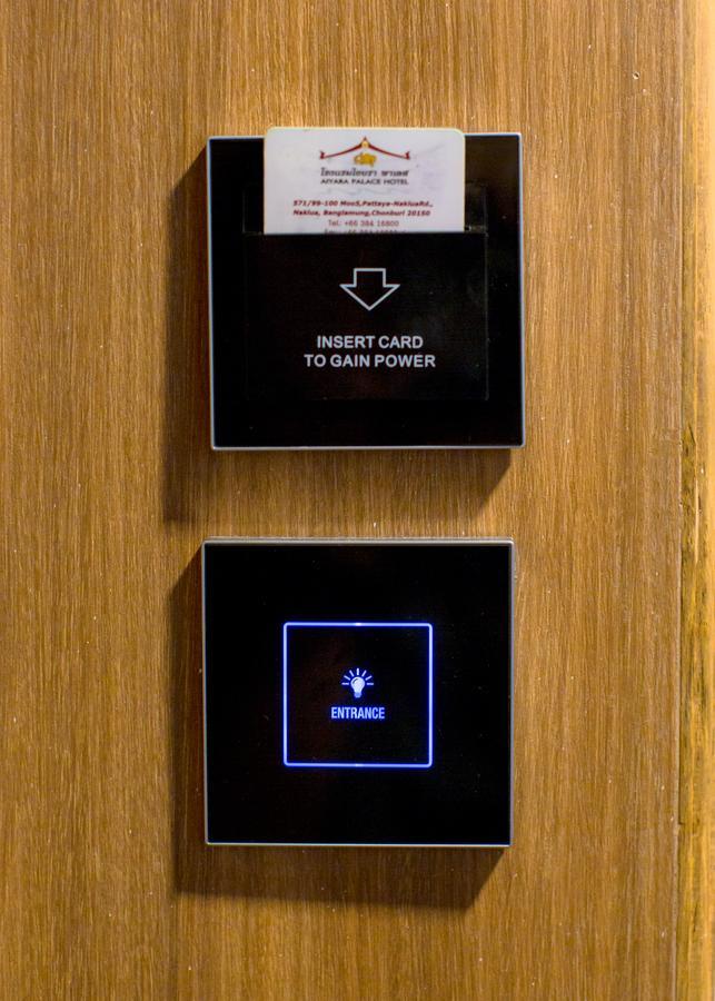 Aiyara Palace Pattaya Εξωτερικό φωτογραφία A key card power switch