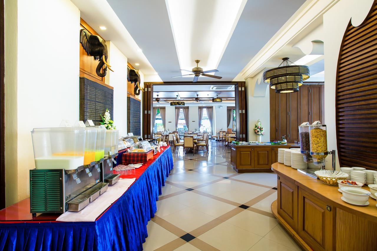 Aiyara Palace Pattaya Εξωτερικό φωτογραφία The restaurant at the hotel